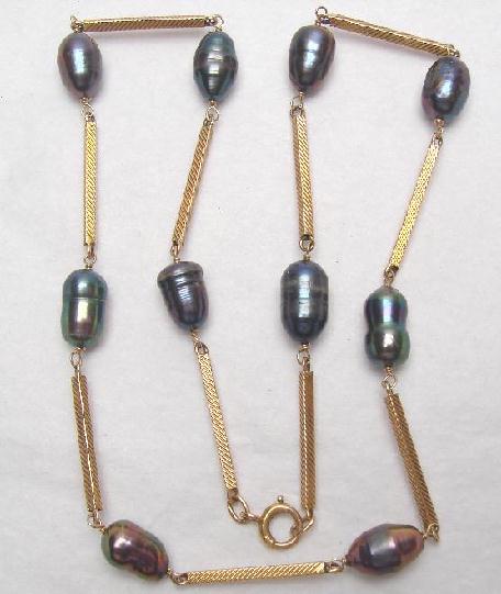 BLACK PEARL & GOLD NECKLACE